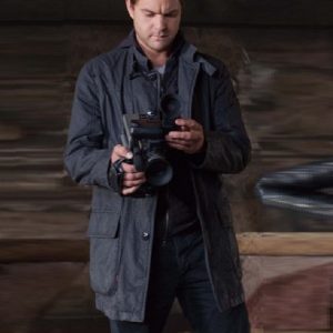 Joshua Jackson Wearing Leather Coat In Fringe Series