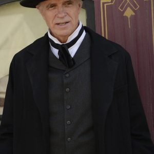 Tom Noonan Wearing Black Coat In Hell on Wheels