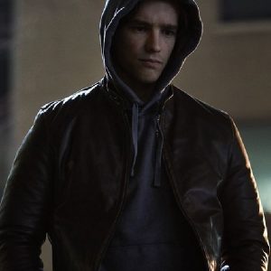 Brenton Thwaites Wearing Brown Leather Jacket In Titans as Dick Grayson