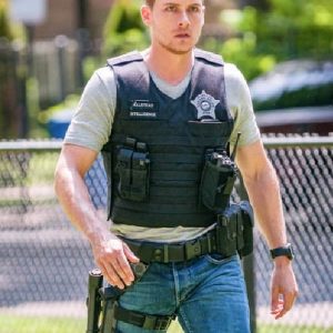 Actor Jesse Lee Soffer Wearing Black Tactical Vest In Chicago P.D. as Jay Halstead