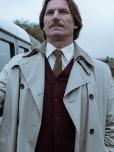 Luka Peros Wearing Trench Coat In Money Heist as Marsella