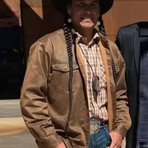 Mo Brings Plenty Wearing Brown Jacket In Yellowstone as Rainwater's Driver