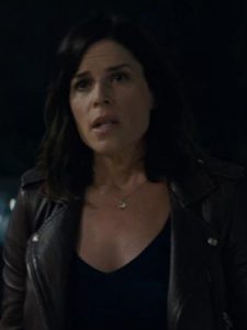 Neve Campbell Wearing Brown Leather Jacket In Scream as Sidney Prescott