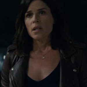 Neve Campbell Wearing Brown Leather Jacket In Scream as Sidney Prescott