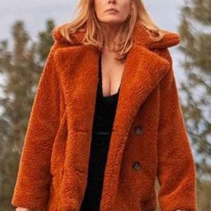 Actress Kelly Reilly Wearing Brown Fur Coat In Yellowstone as Beth Dutton