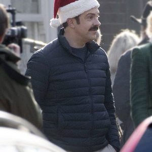 Jason Sudeikis Wearing Puffer Jacket In Ted Lasso